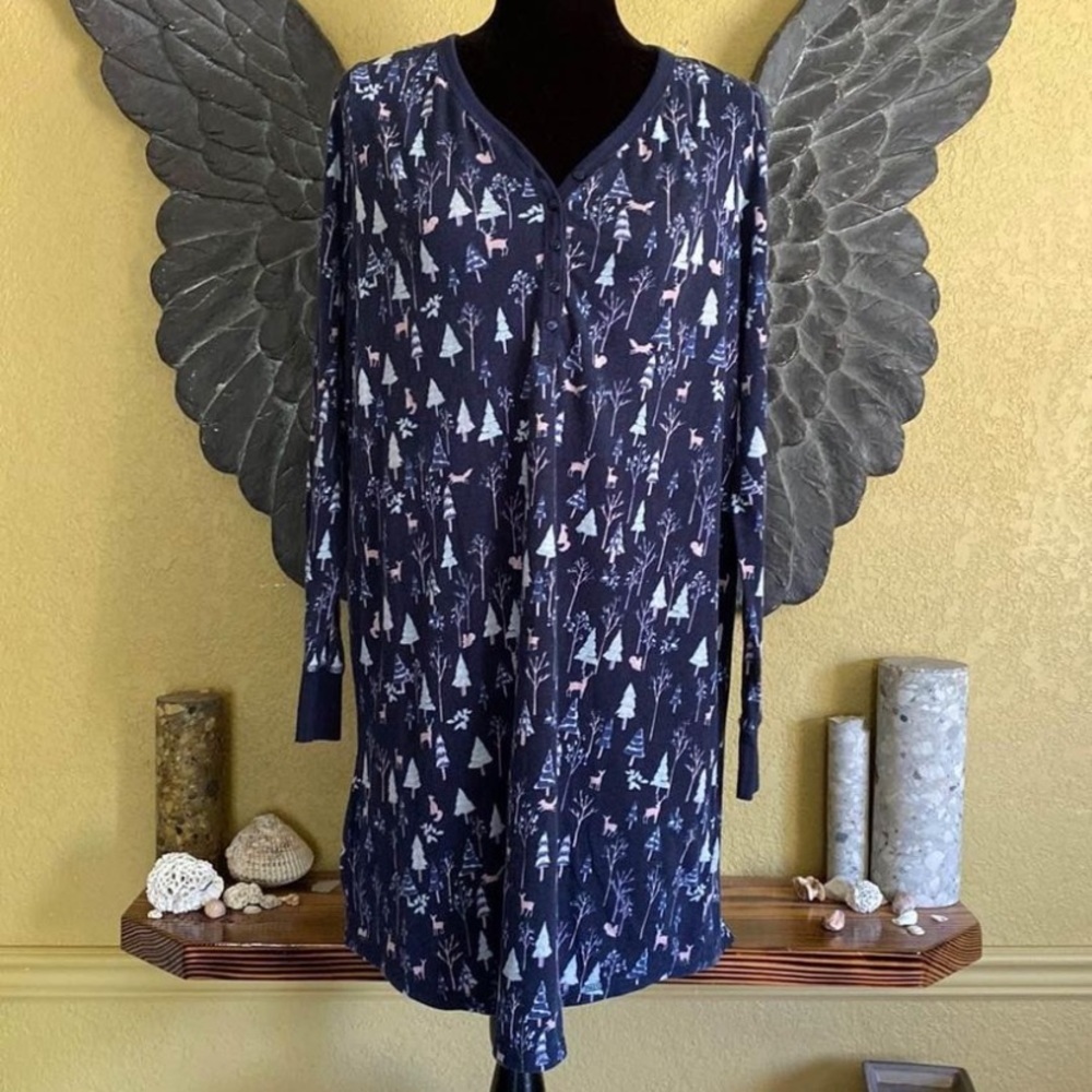 Denver Hayes Oversized Winter Pictured Sleepwear Gown